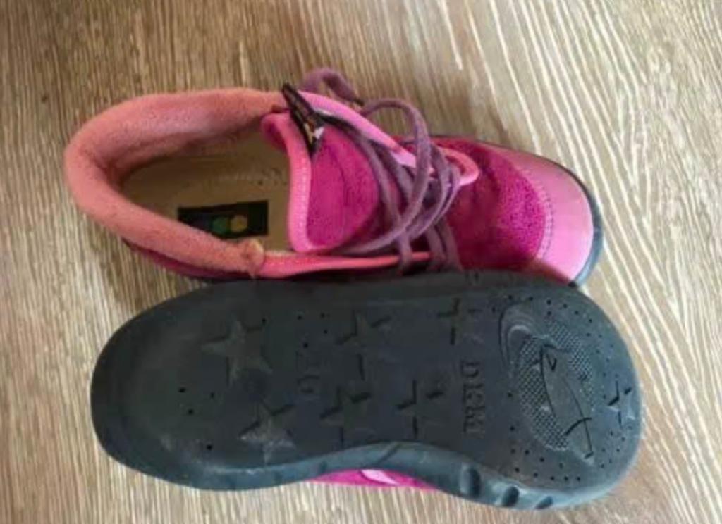 roze hello kitty pantoffels in maat 26, Ophalen, Gebruikt, Meisje, Overige typen