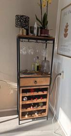 Wijnkast / drankkast met glazenhouder – industrieel design, Ophalen of Verzenden, Zo goed als nieuw, Metaal, Minder dan 50 cm