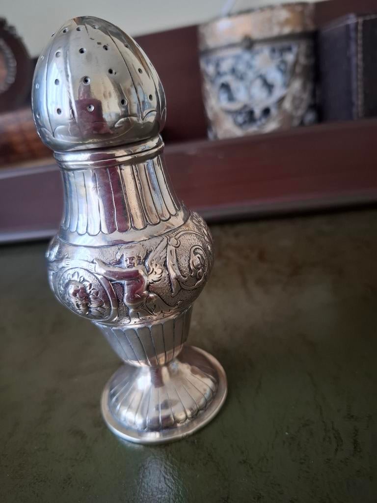 Antieke  zilveren suikerstrooier, 16 cm. 830 met kroontje, Ophalen of Verzenden, Zilver