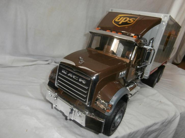 Bruder UPS transsport en accessoires, Kinderen en Baby's, Speelgoed | Speelgoedvoertuigen, Zo goed als nieuw, Ophalen