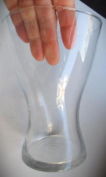 Vaas Glas~Bloemenvaas taps toelopend~Gaaf~20 cm hoog