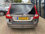 Volvo V70 2.5FT Momentum LEER / XENON / TREKHAAK, Voorwielaandrijving, Gebruikt, Zwart, Traction-control