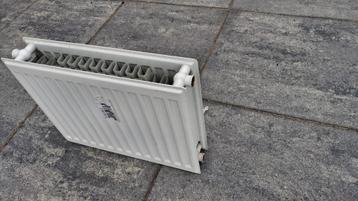 Radiator 40x50x9 CM beschikbaar voor biedingen