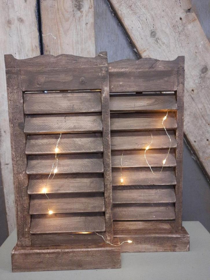 Twee luikjes raamluikjes louvreluikjes oud hout stoer, Huis en Inrichting, Woonaccessoires | Overige, Gebruikt, Ophalen