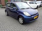 DAIHATSU Sirion 1.3 Comfort bij Daihatsu dealer met 6 maande, Auto's, Daihatsu, Voorwielaandrijving, Metallic lak, Stof, Gebruikt