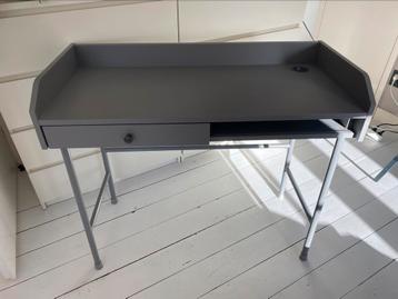 Ikea burea grijs beschikbaar voor biedingen