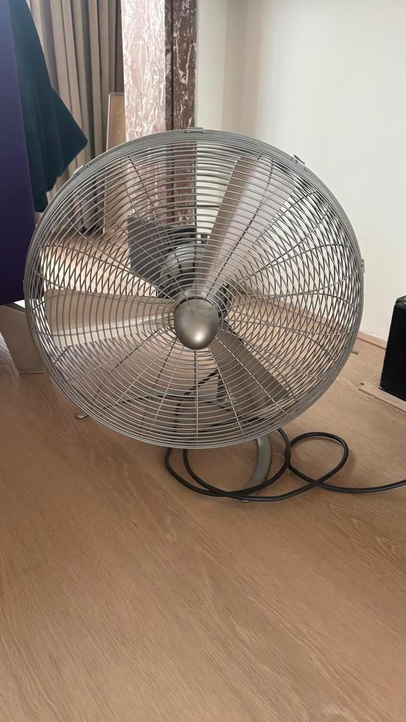 Retro Ventilator - Stijlvol en Functioneel, Witgoed en Apparatuur, Ventilatoren, Zo goed als nieuw, Tafelventilator, Ophalen of Verzenden
