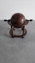 Globe wereldbol antiek geplatineerd handgekerft, Antiek en Kunst, Ophalen of Verzenden