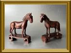 🔷Twee kleine Aziatische houten paardjes, Antiek en Kunst, Kunst | Beelden en Houtsnijwerken, Ophalen of Verzenden