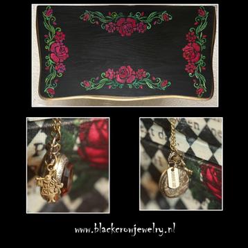 Restyled buikkastje Alice in Wonderland, Red Queen beschikbaar voor biedingen