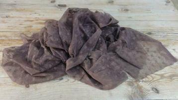 Lap bruin gaas stof met bloemetjes, 1.40 mtr x 1.50 mtr beschikbaar voor biedingen