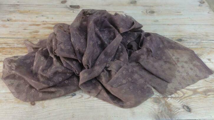 Lap bruin gaas stof met bloemetjes, 1.40 mtr x 1.50 mtr, Hobby en Vrije tijd, Stoffen en Lappen, Zo goed als nieuw, Overige materialen