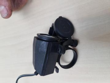 12V + USB aansluiting motorfiets       beschikbaar voor biedingen