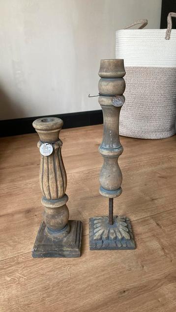 2 kandelaren Uniq beschikbaar voor biedingen