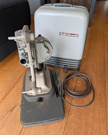 Bell & Howell design 122LR 8MM beschikbaar voor biedingen