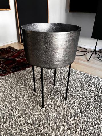 House Doctor Designer Bloempot - Kazi Silver Oxidized beschikbaar voor biedingen