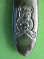 (KB5011) Kinderbestek Beertje zittend met strikje en bal mes, Ophalen of Verzenden, Gebruikt