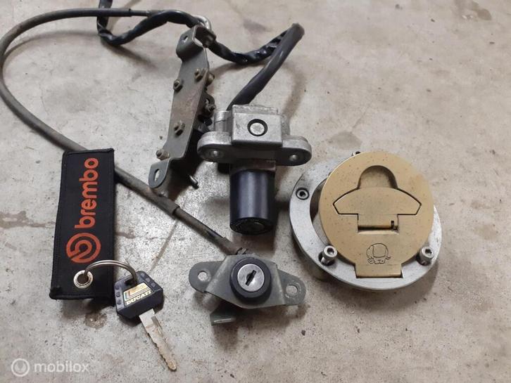 Contactslot tankdop buddyslot slotenset Monster 748 916 ST, Motoren, Onderdelen | Ducati, Gebruikt, Ophalen of Verzenden