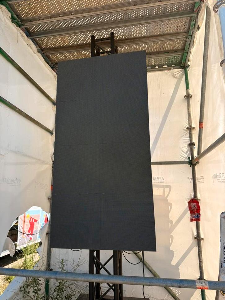 2m2 Led Scherm P3.9mm incl aansturing en truss met ballastbl, Muziek en Instrumenten, Licht en Laser, Zo goed als nieuw, Overige typen