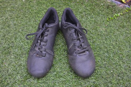 Voetbalschoenen maat 39 Dutchy zwart, in goede staat, Sport en Fitness, Voetbal, Gebruikt, Schoenen, Ophalen