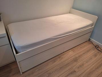 Bedframe met onderbed en lades (Släkt Ikea)