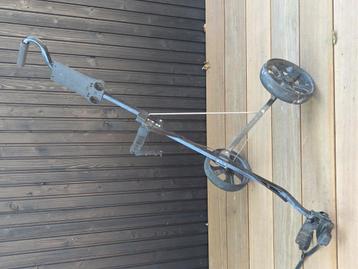 Compacte golftrolley beschikbaar voor biedingen