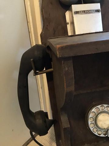 Antieke Wandtelefoon beschikbaar voor biedingen