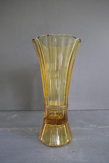 Art Deco amber vaas / kandelaar glas.  beschikbaar voor biedingen