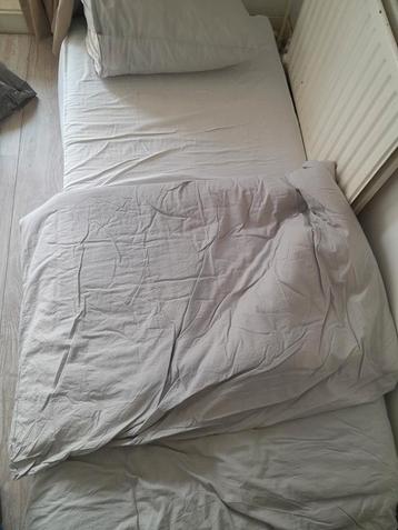 Gratis af te halen Eenpersoonmatras en beddengoed 