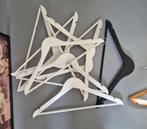 6 witte en 1 zwarte kledinghanger hout, Ophalen of Verzenden, Zo goed als nieuw, Hout, Volwassenen