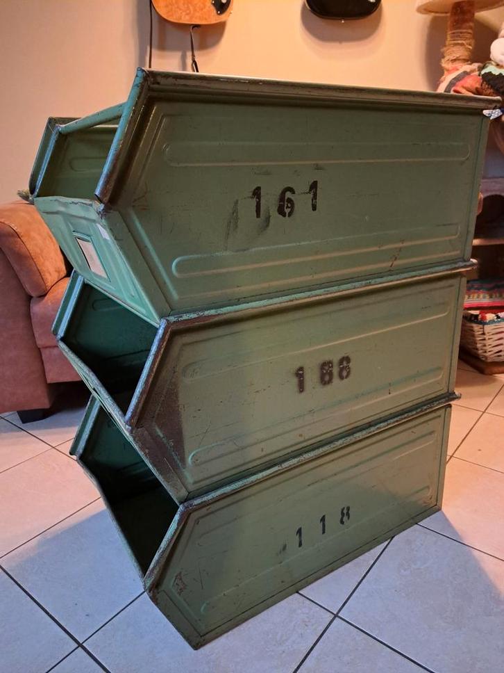 3 Stalen Magazijnbakken, Huis en Inrichting, Kasten | Lockerkasten, Gebruikt, Ophalen