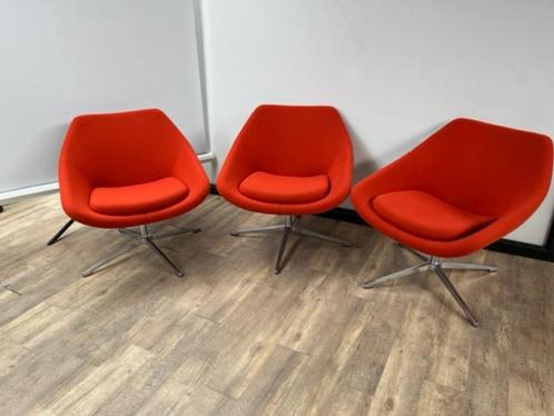 Allermuir fauteuil A640 (rood/oranje), Huis en Inrichting, Fauteuils, Gebruikt, Hout, Metaal, Stof, Ophalen