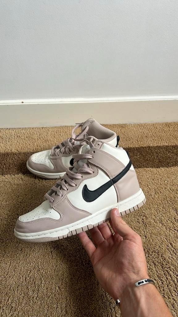 Nike Dunk High Fossil maat 38, Kleding | Dames, Schoenen, Zo goed als nieuw, Sneakers of Gympen, Ophalen of Verzenden