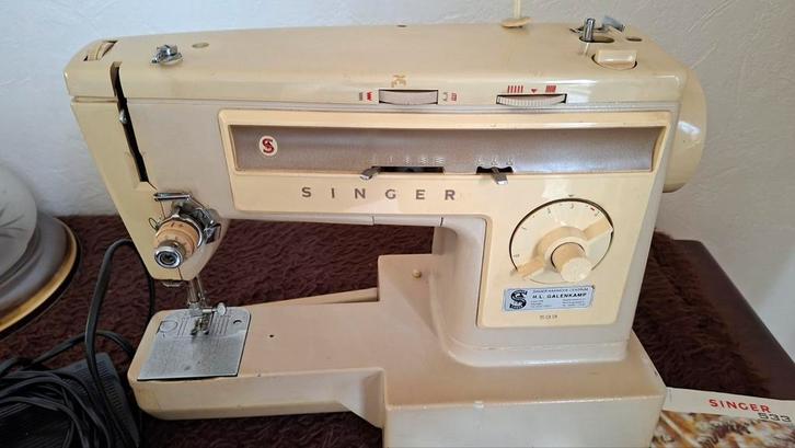 Singer naaimachine en 2 naaidozen met div. Accessoires, Hobby en Vrije tijd, Naaimachines en Toebehoren, Gebruikt, Naaimachine