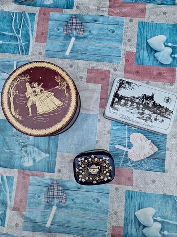 Vintage Blikken Drie Stuks beschikbaar voor biedingen