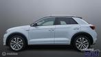 Volkswagen T-Roc 1.5 TSI R-LINE 150PK Virtual Dash 64417KM!, Voorwielaandrijving, 4 cilinders, 150 pk, Leder en Stof