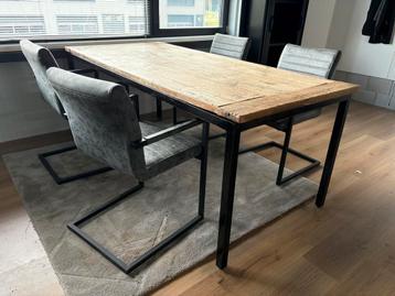 Eettafel met 4 Stoelen beschikbaar voor biedingen