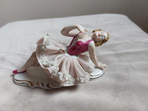 Dresden liggende ballerina gemerkt porselein, Antiek en Kunst, Antiek | Porselein, Ophalen of Verzenden