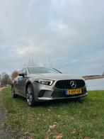Mercedes-Benz A-Klasse A 250 e 218pk 8G-DCT 2020 Grijs, Auto's, Mercedes-Benz, Zwart, 4 cilinders, 160 pk, Leder en Stof