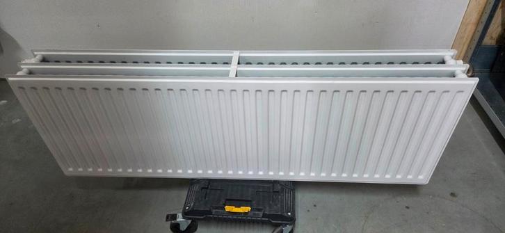Radiator - Zo goed als nieuw, Doe-het-zelf en Verbouw, Verwarming en Radiatoren, Zo goed als nieuw, Radiator, 30 tot 80 cm, 60 tot 150 cm