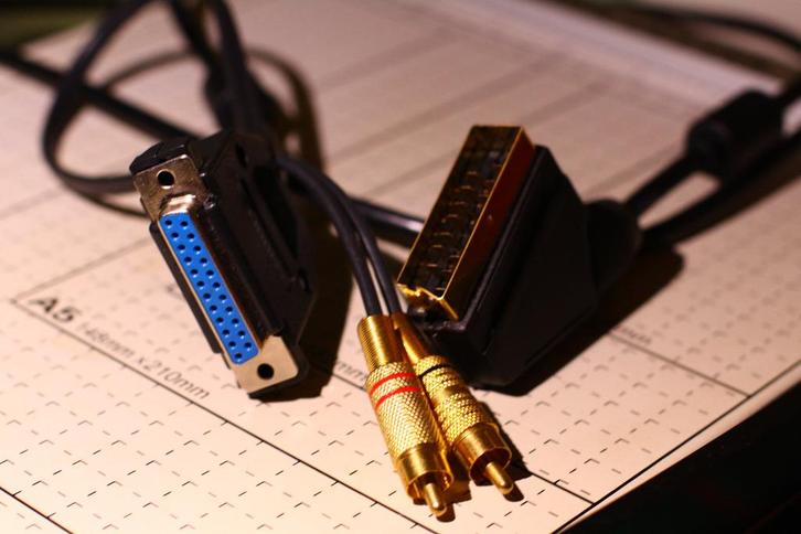 Commodore Amiga RGB DB32 => SCART kabel, Computers en Software, Vintage Computers, Ophalen of Verzenden