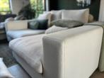 Twee witte love seat banken, Huis en Inrichting, Banken | Bankstellen, Ophalen, Gebruikt, Hoekbank, Tweepersoons