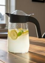 Vintage look Sarina waterkan 1L – Helder glas met lijnen, Glas of Glazen, Gebruikt, Ophalen of Verzenden, Glas