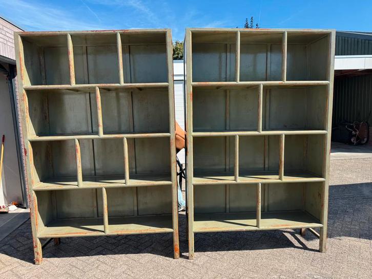 Vintage lichtgroene kasten met rode details – groot formaat, Huis en Inrichting, Kasten | Boekenkasten, Zo goed als nieuw, 150 tot 200 cm