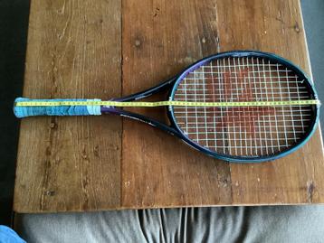 Tennisracket met hoes beschikbaar voor biedingen