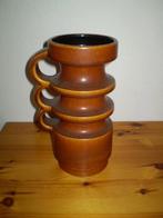 Mooie bruine vaas uit de 70-jaren.    Hoogte 25,5 cm., Steen, Overige kleuren, Ophalen of Verzenden, Zo goed als nieuw