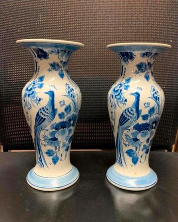 Vaas twee Antieke Delft blauwe porseleinen fles vazen 30 cm. beschikbaar voor biedingen