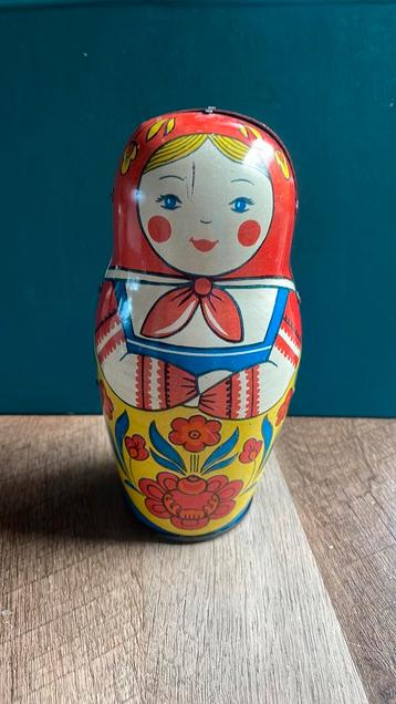 Vintage opwindbaar Matroesjka blik jaren’70 beschikbaar voor biedingen