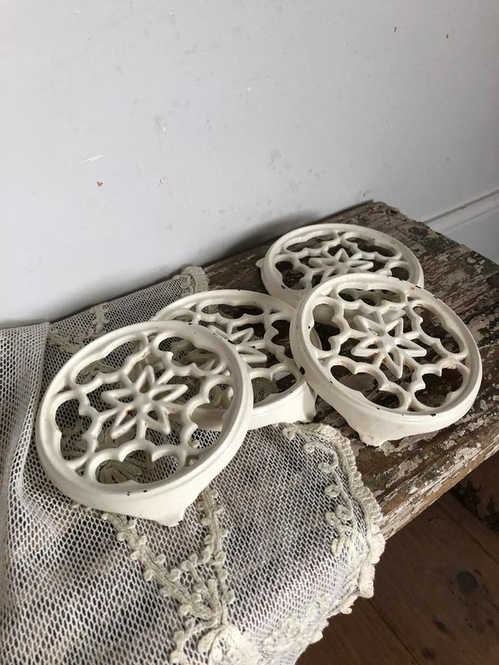 Oude franse gietijzeren onderzetters ( 4), Antiek en Kunst, Curiosa en Brocante, Ophalen of Verzenden