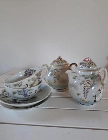 Prachtig antiek servies beschikbaar voor biedingen